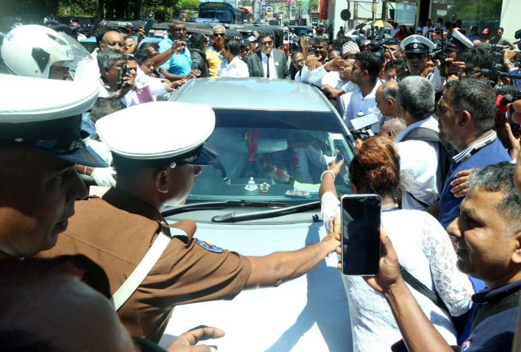 ඇප ලැබුණු කොස්තාපල් කරෙන් යයි whatsapp image 2025 10 13 at 1.29.18 pm (1)