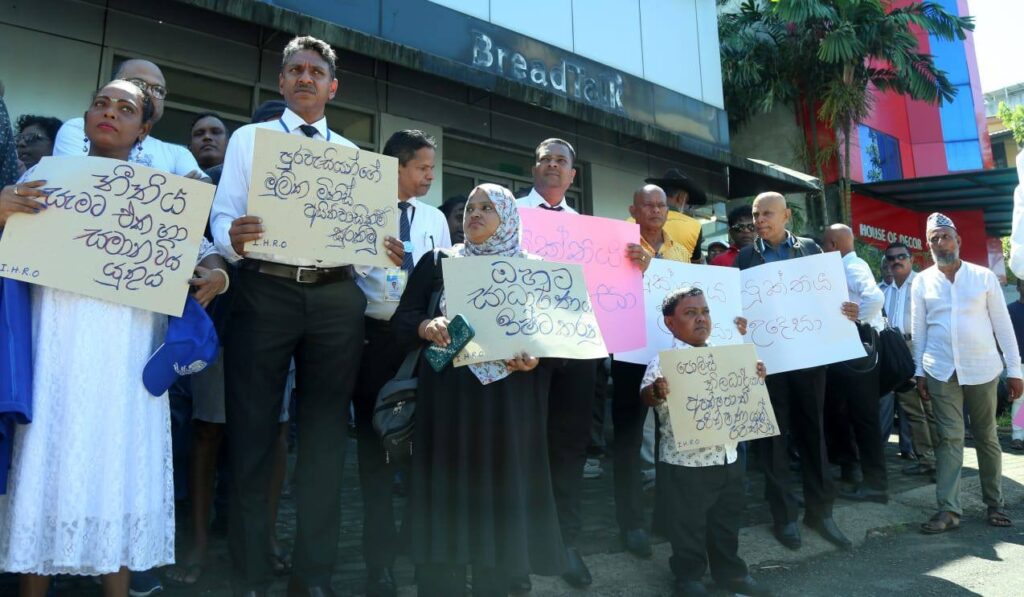 ඇප ලැබුණු කොස්තාපල් කරෙන් යයි whatsapp image 2025 10 13 at 1.29.18 pm