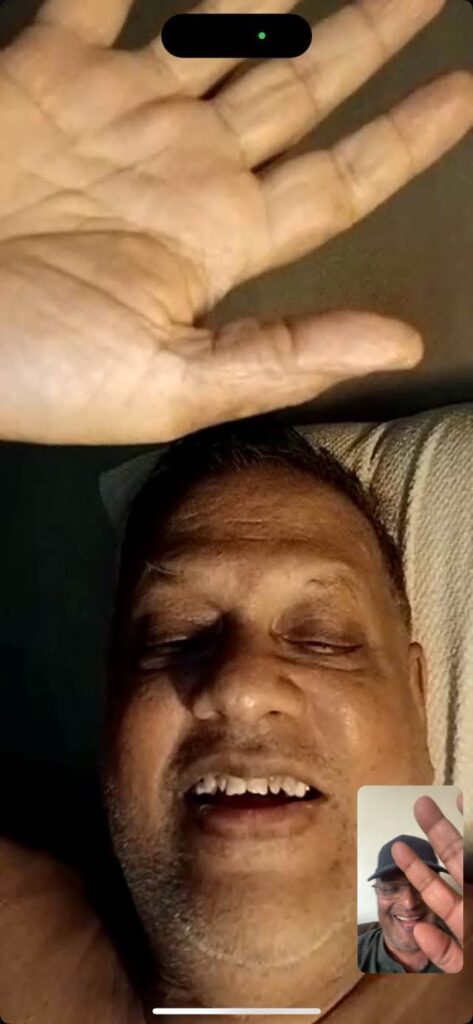 අවුරුදු තුනකට පස්සේ අර්ජුන මහේන්ද්රන් එලියට (PHOTOS) whatsapp image 2025 10 17 at 7.49.45 pm (1)