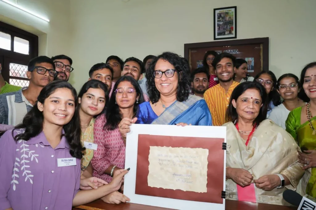 දිල්ලි විශ්ව විද්යාලයට අගමැති හරිණි අමරසූරියගේ නමින් පර්යේෂණ විද්යාගාරයක් articles2ftmbjuhcllv10eoium4kv