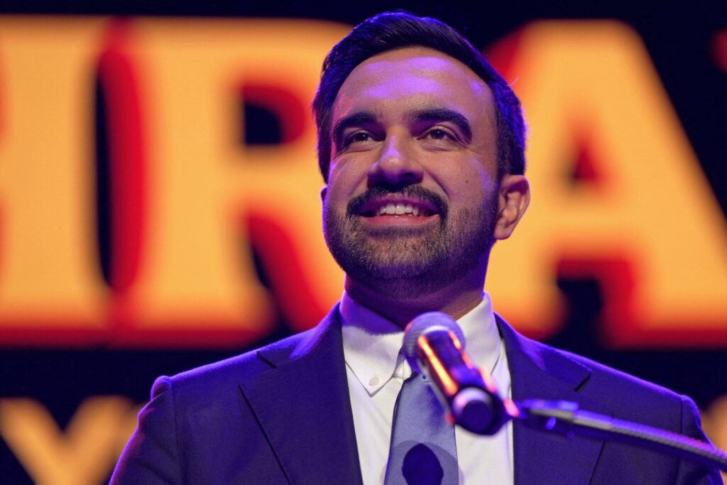 සාධාරණත්වය සොයන පරම්පරා ගණනක කැරැල්ලෙන් නිව්යෝර්ක් ජයගනී afp 20251105 833a3tw v1 highres newyorkcitymayoralcandidatezohranmamdaniholdsel