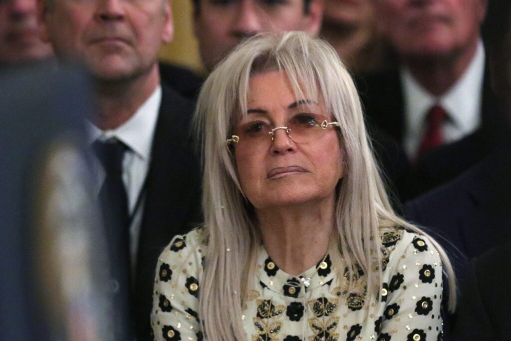 ලෝකය අල්ලට ගත්ත ගැහැණු miriam adelson