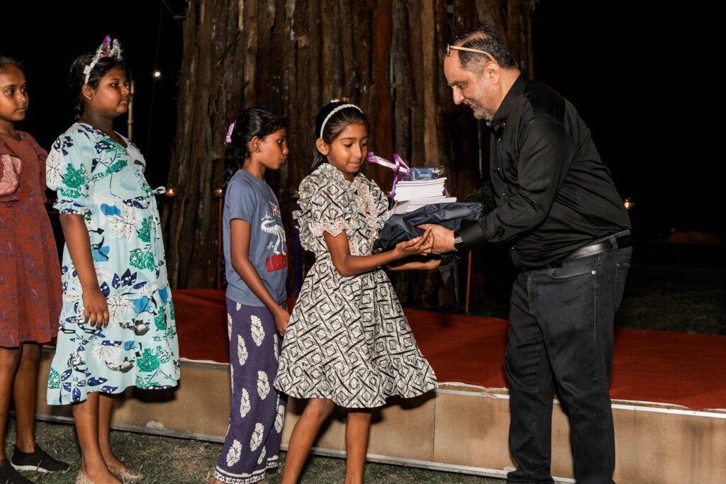 කුණාටුවට එරෙහිව බලාපොරොත්තුවේ පහන් දැල්වූ හැටි 600246747 872587775724471 4312077079721743365 n