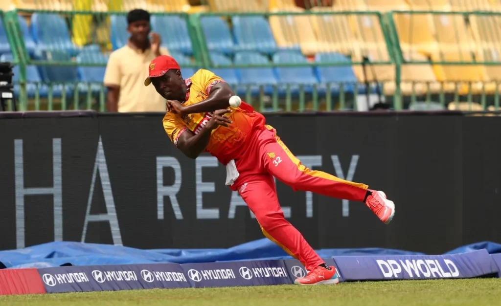 ලෝක කුසලානයේ දැවැන්ත පෙරළියක්, ඔස්ට්රේලියාව පරදා සිම්බාබ්වේට අභිමානවත් ජයක්! 413425