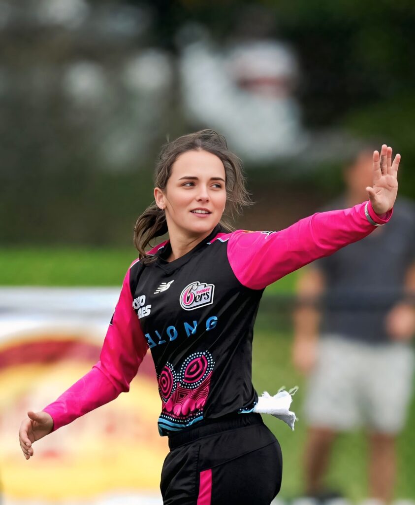 නවසීලන්ත ක්රිකට් කණ්ඩායමේ නව නායිකාව වූ 25 හැවිරිදි සුරූපී Amelia Kerr 595799594 780984964994775 3208987765582402678 n