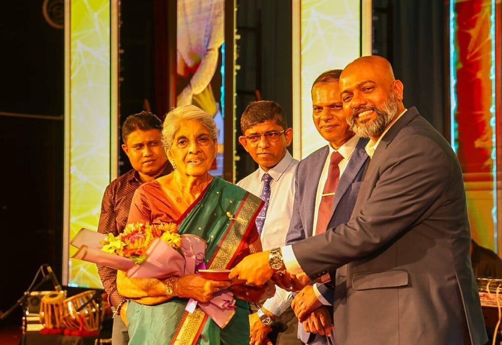 ශ්රී ලංකාවේ ගුවන් විදුලි වංශකතාවට සියවසක් 632870253 1461969231965562 5700709765560128958 n