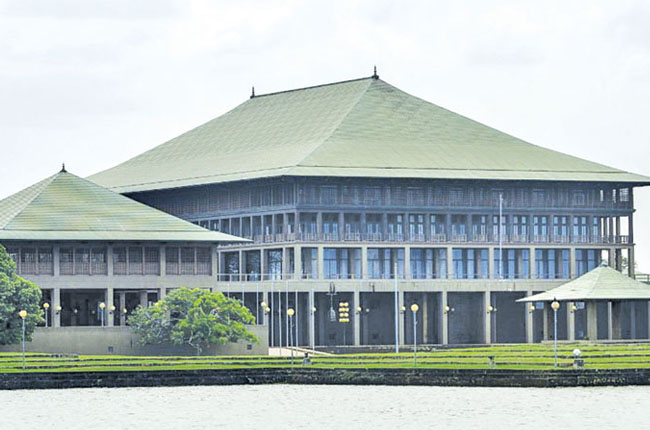 මන්ත්‍රීවරුන්ගේ විශ්‍රාම වැටුප් අහෝසි කිරීම